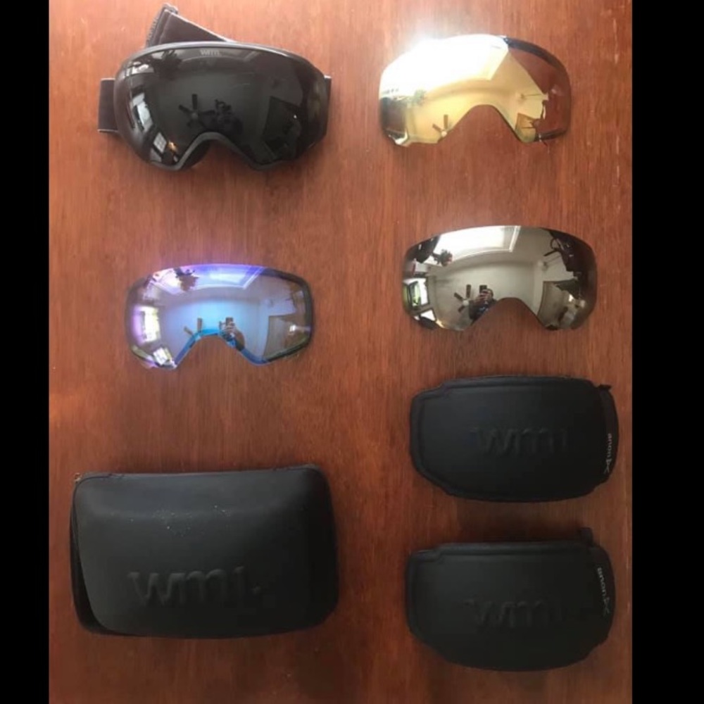 Anon WM1 goggles with four lenses and cases